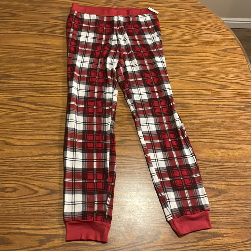 Matching Rae Dunn 2-piece christmas pajamas. Ladies, small.